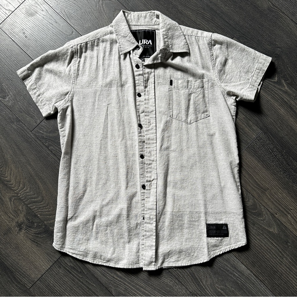 Lira button up
